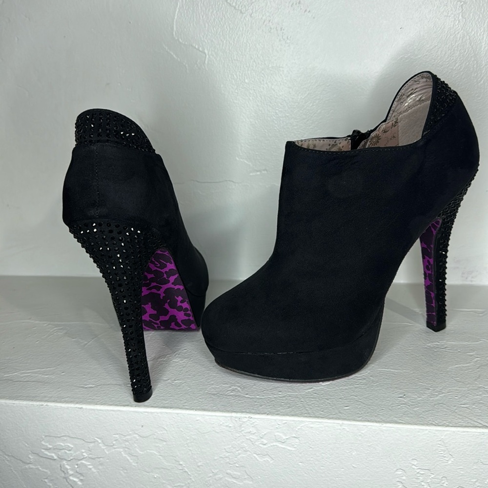 Betseyville black platform ankle booties w/ black rhinestones 9